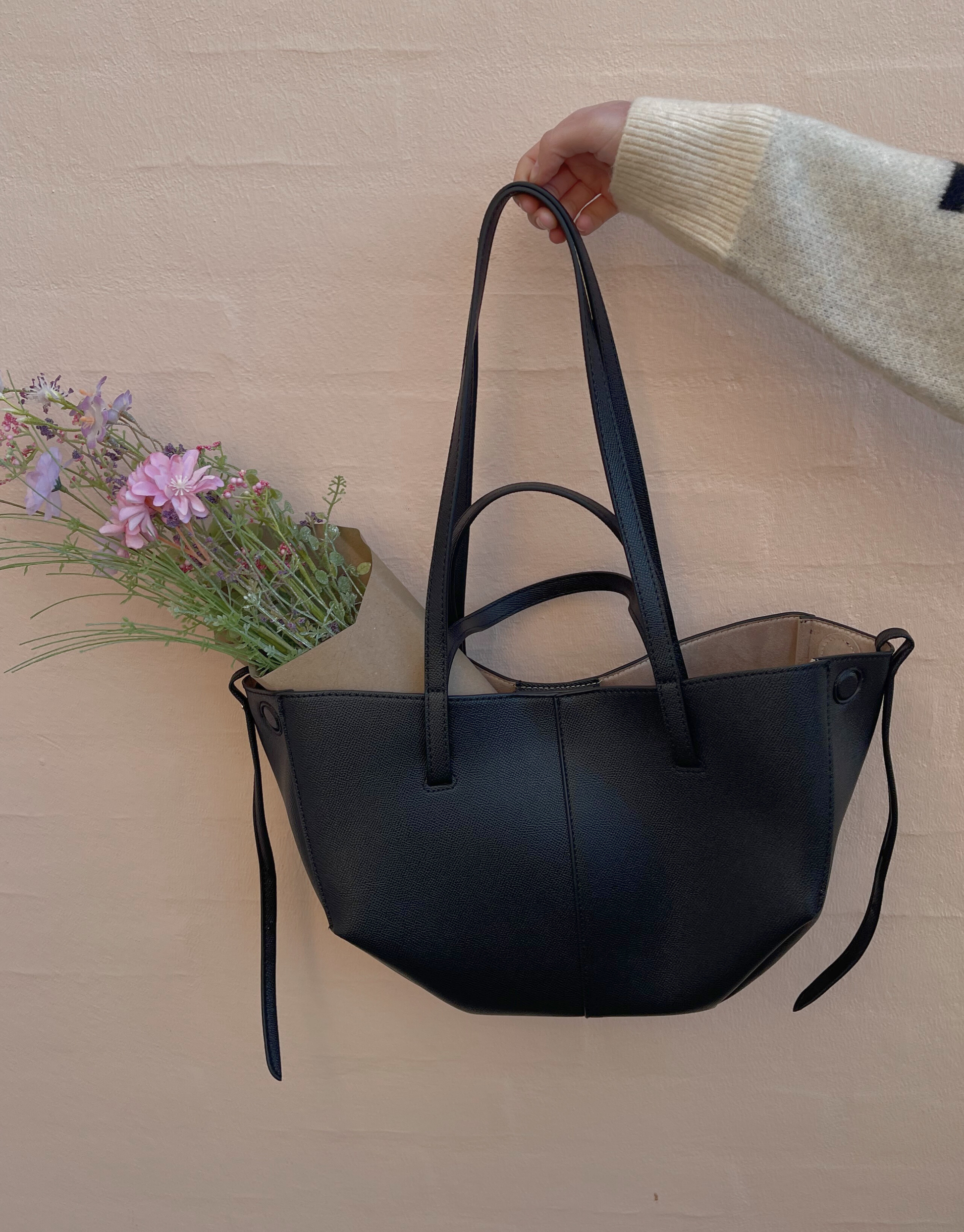 Den smukke Jolene taske er den perfekte hverdagstaske, da den både kan bruges til skolebrug samt indeholde alt det nødvendige.