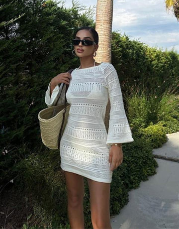 Skøn pullover eller strand kjole i broderet mønster.