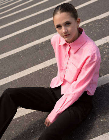 Smuk lyserød skjorte med små rhinsten.