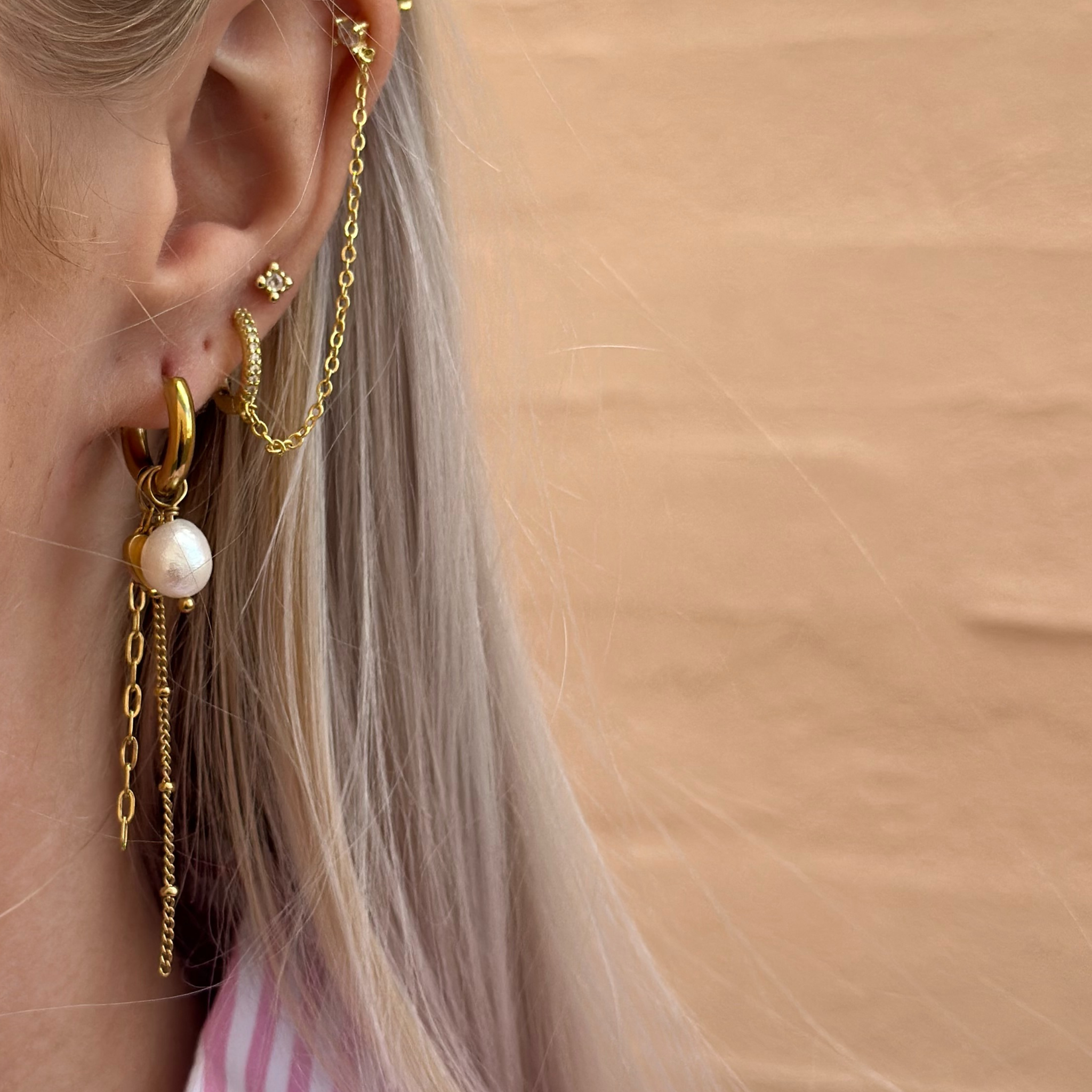 Vores Yaniah øreringe er elegante og med de flotteste vedhæng.