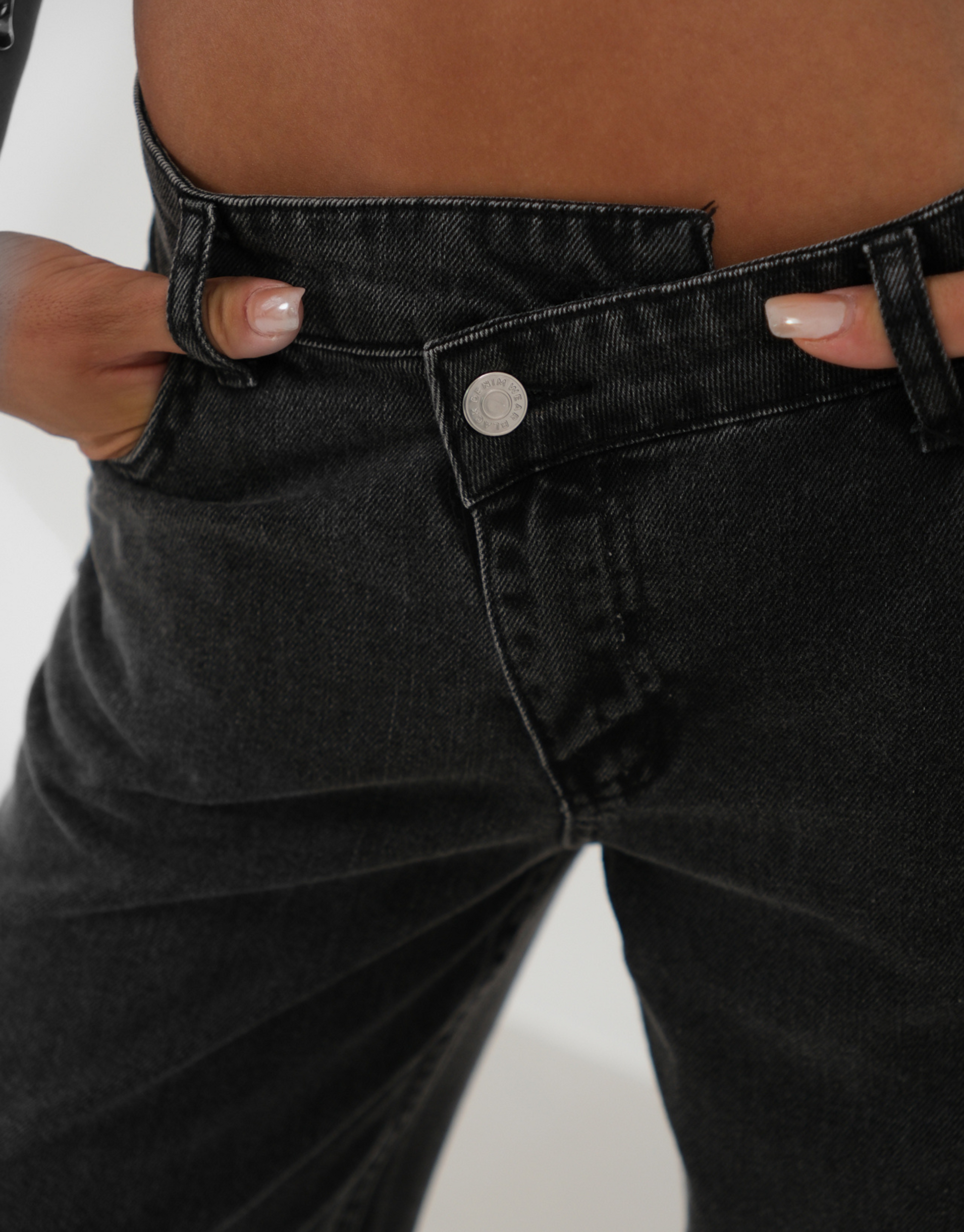 De fedeste lavtaljede jeans i mørk denim.