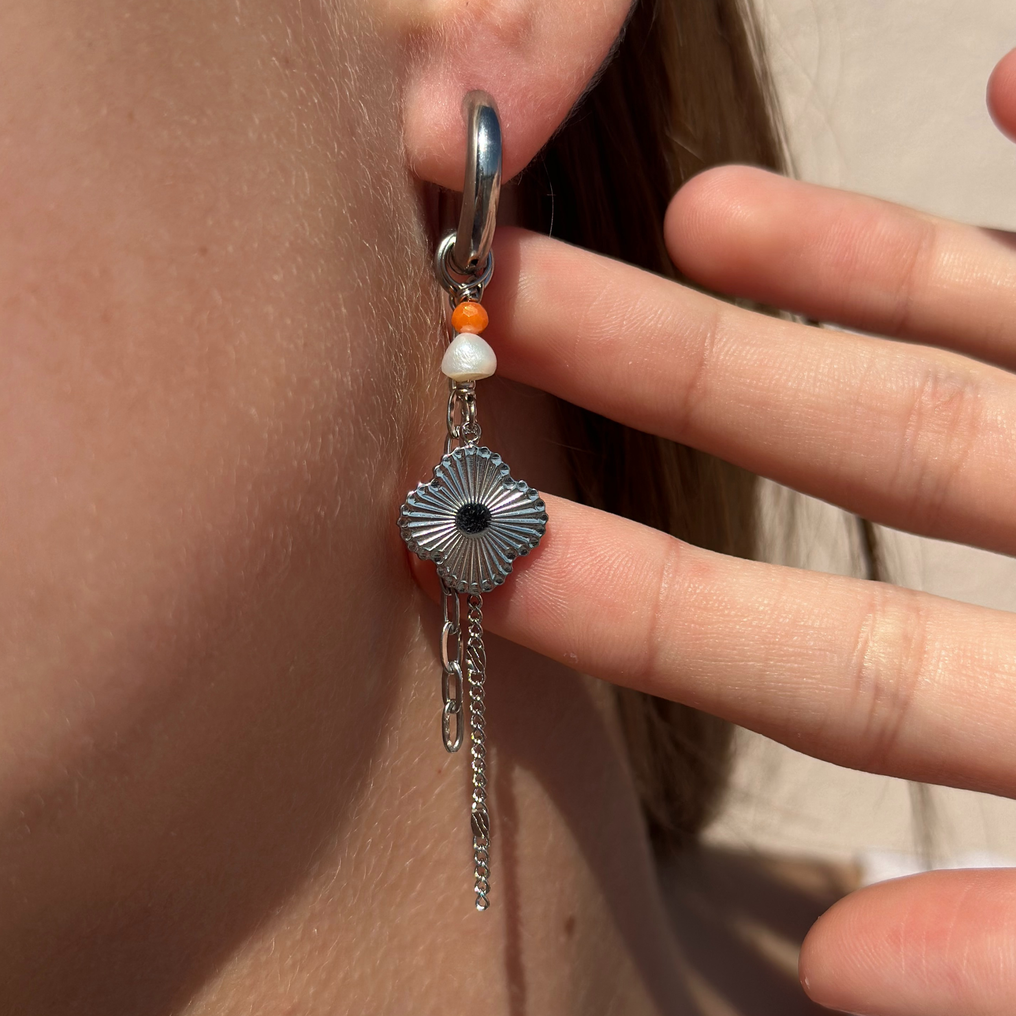 Vores Sakina øreringe er elegante og med de flotteste vedhæng.