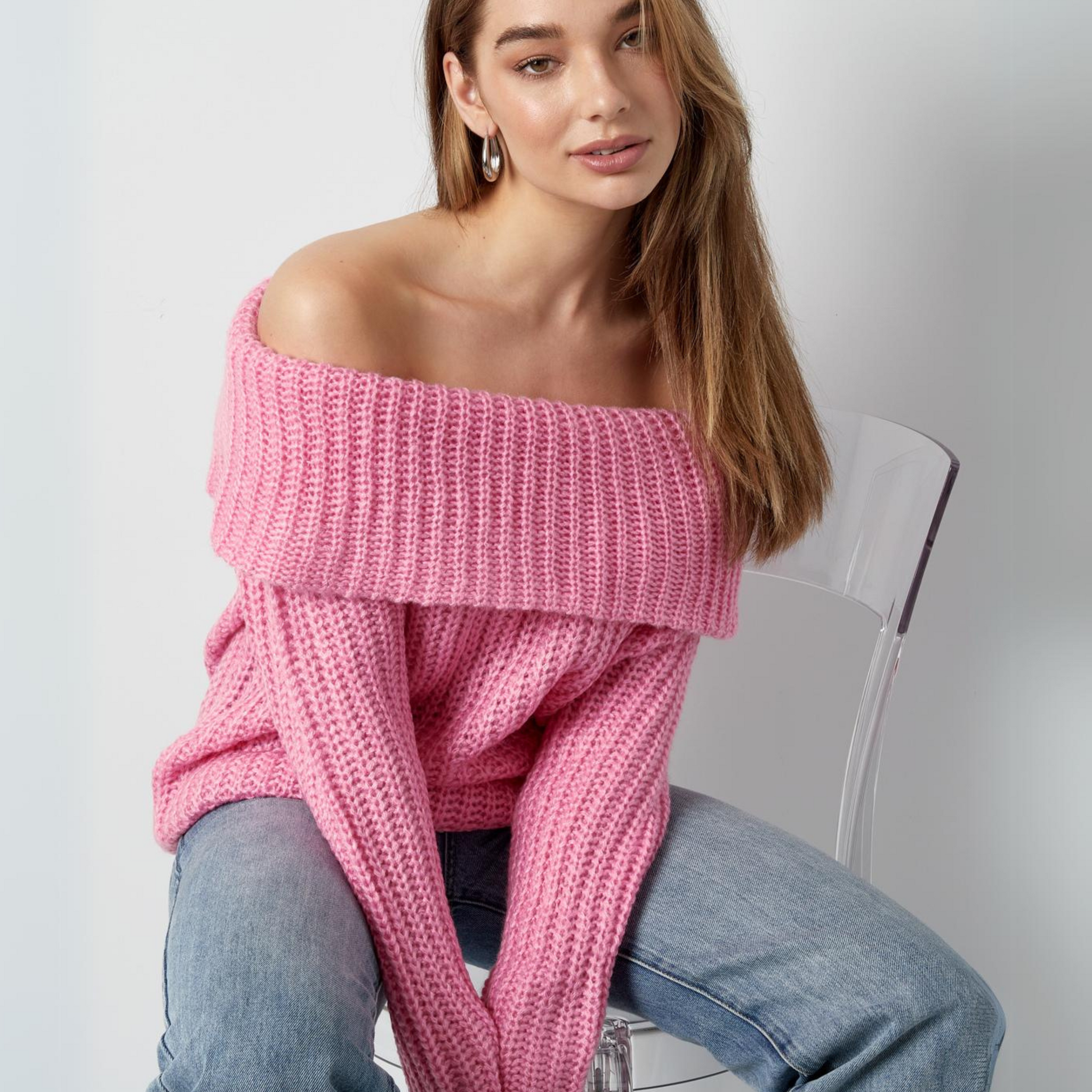 Smuk off-shoulder striktrøje i comfy oversized look.