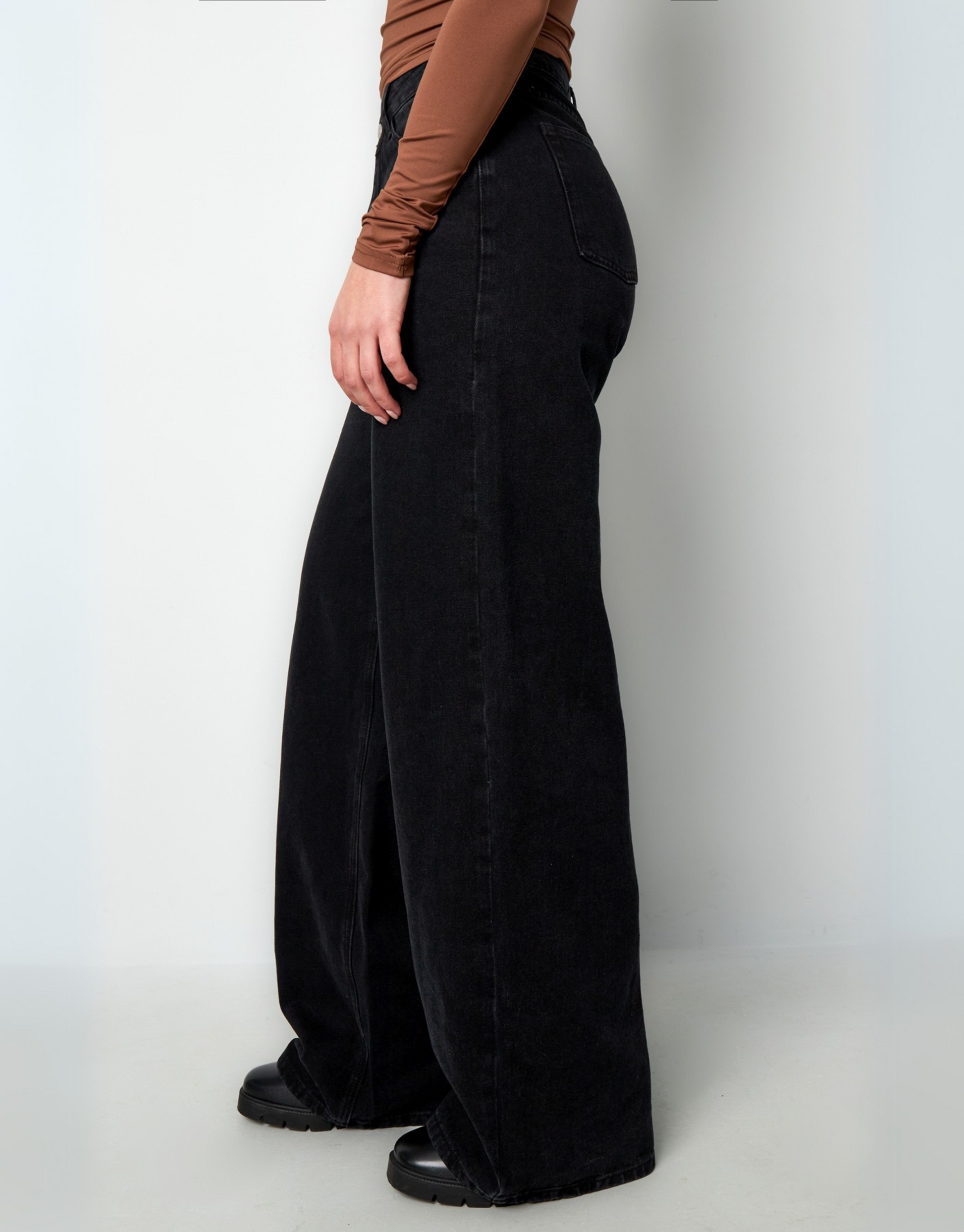 Fede jeans med vidde i benene. Bukserne har en fantastisk pasform og er virkelig behagelige at bære.