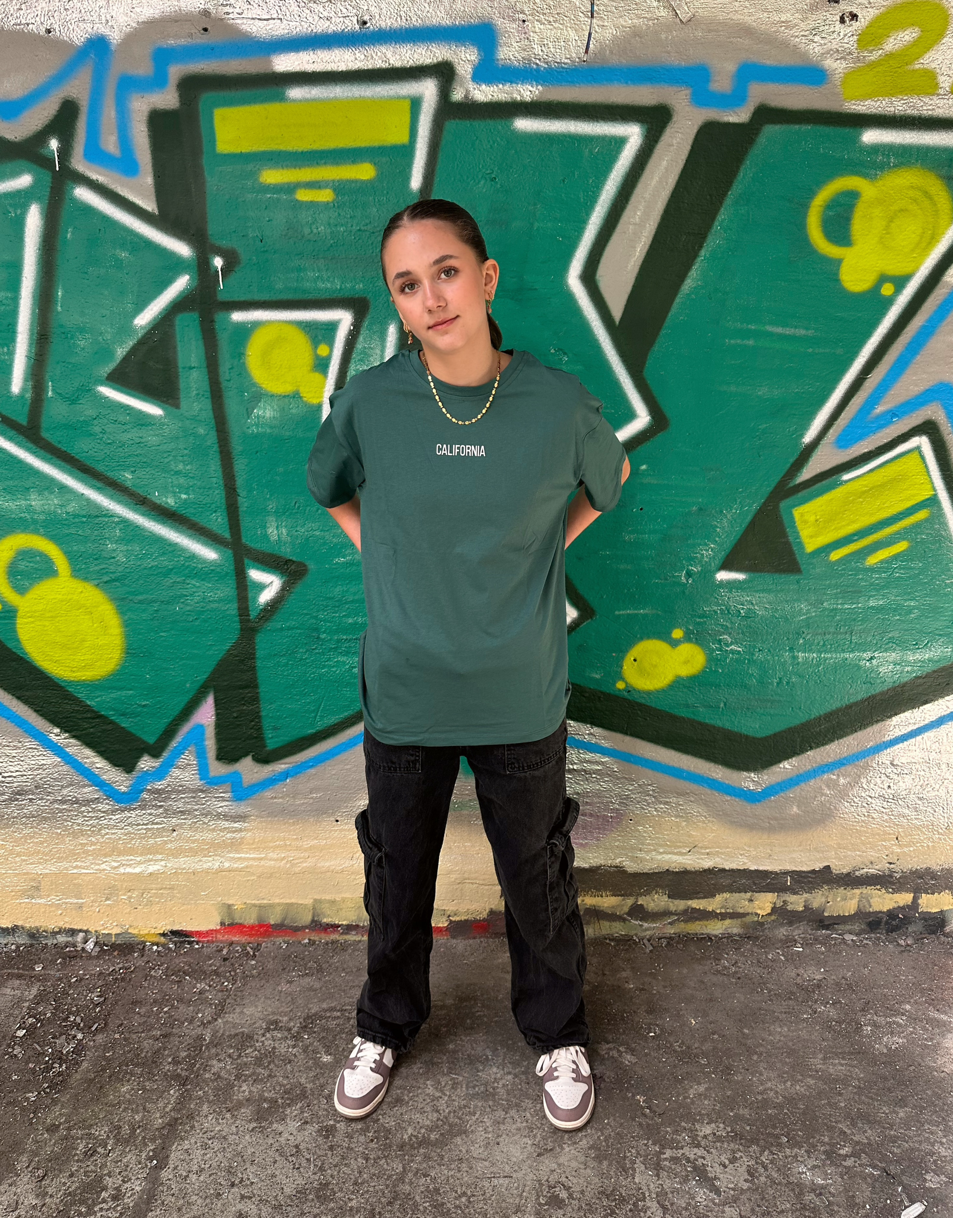 Skøn oversized t-shirt med California print foran og Californiske byer printet på ryggen.