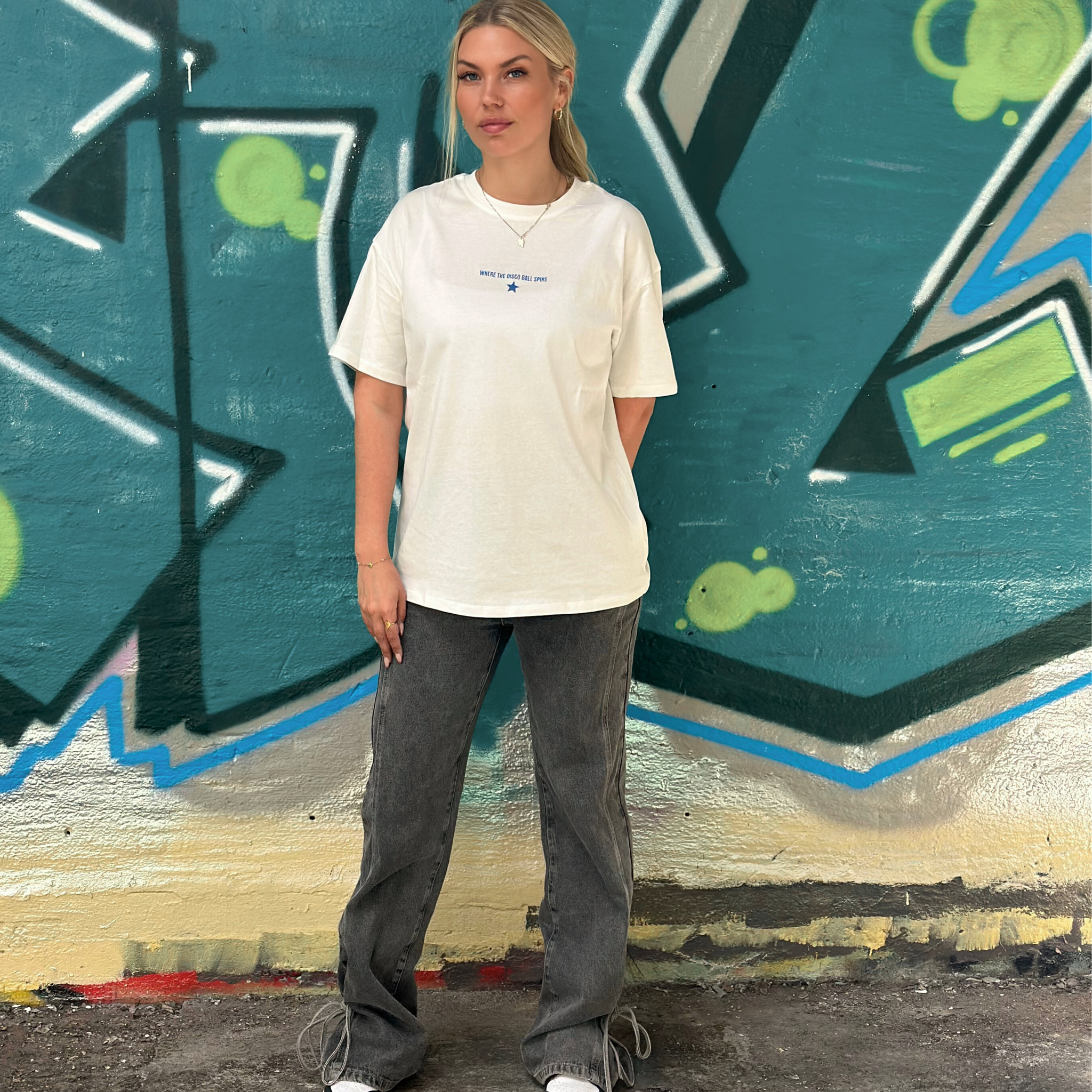 Skøn oversized t-shirt med disco kugle print.