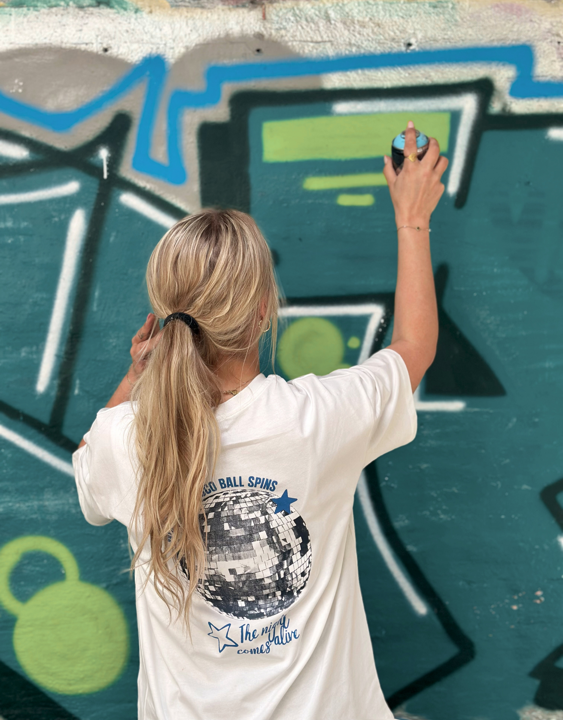 Skøn oversized t-shirt med disco kugle print.