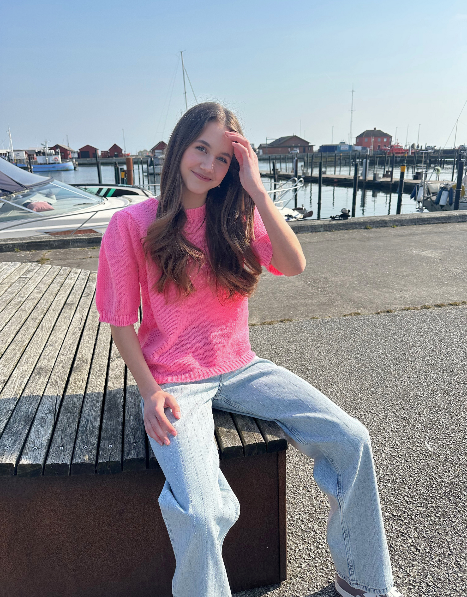 Smuk t-shirt striktrøje med puf i skuldrene. 