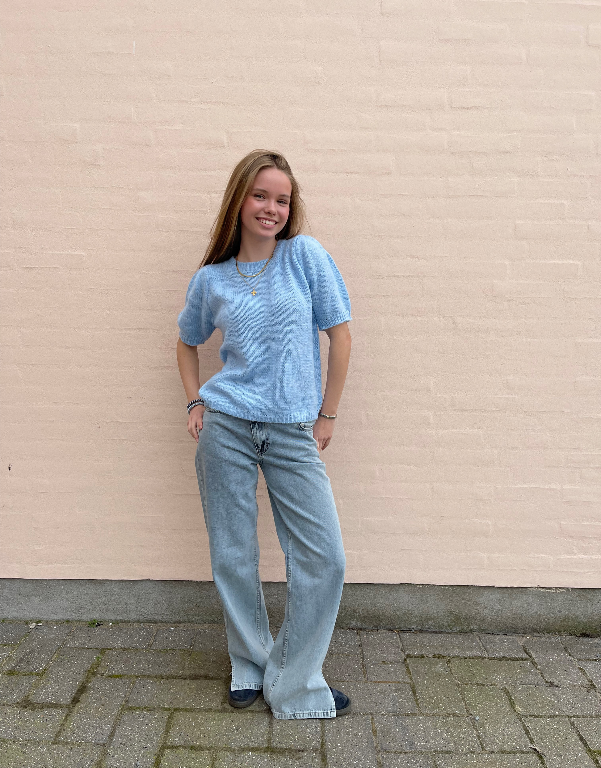 Smuk t-shirt striktrøje med puf i skuldrene.
