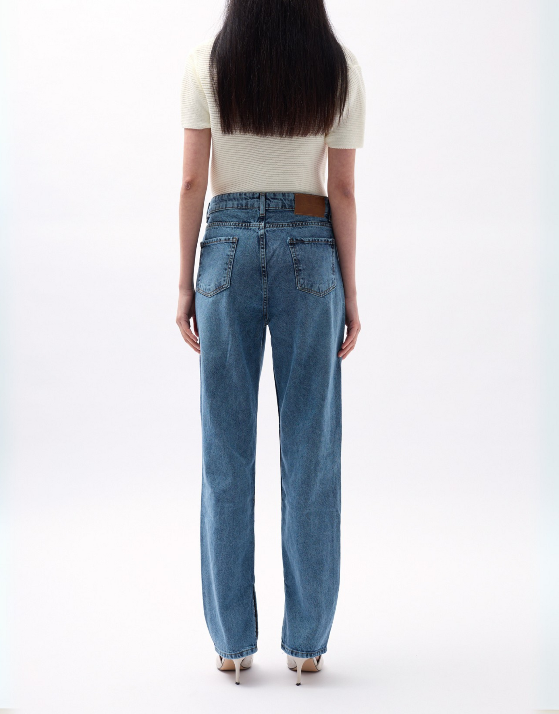 De fedeste jeans med detaljer og slids i benet.