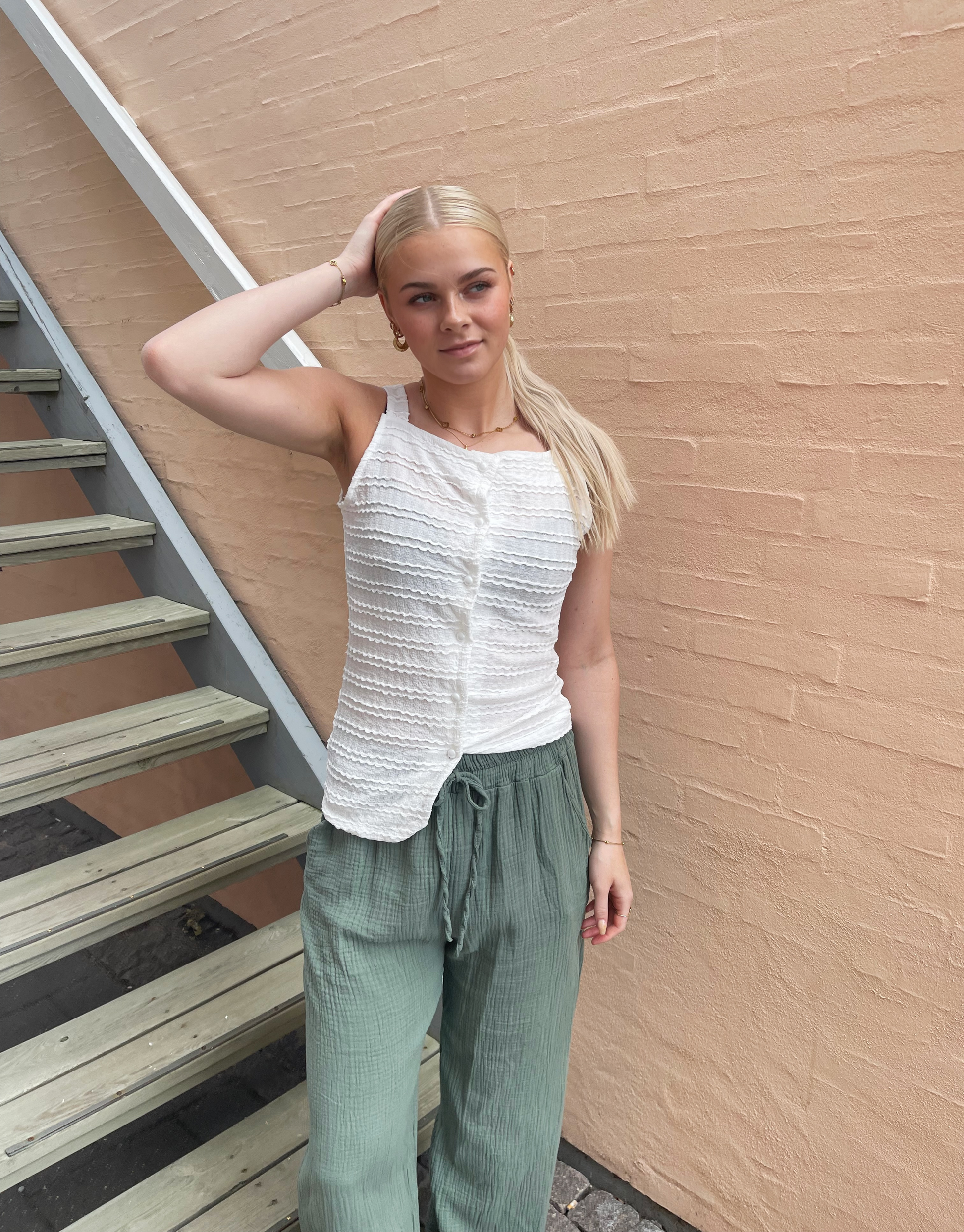 De mest behagelige bukser i en blanding af hør og bomuld - i grøn.