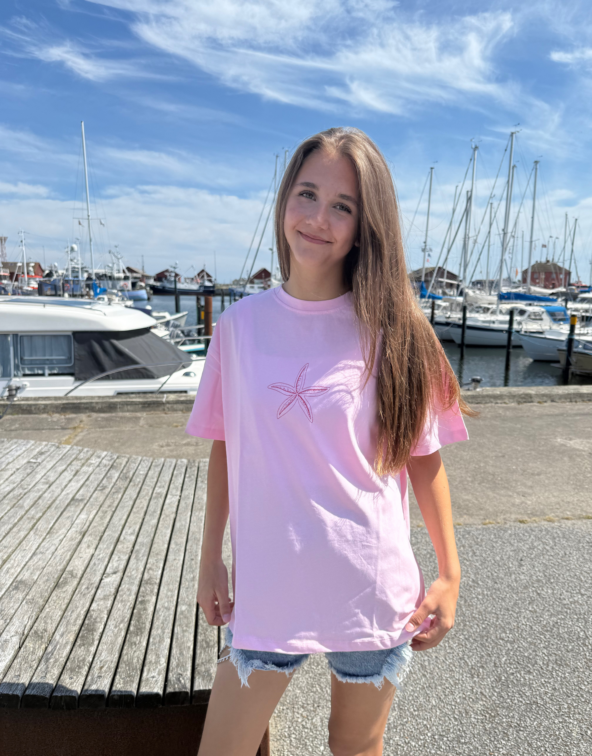 Skøn oversized t-shirt i 100% bomuld med strand vibes print.