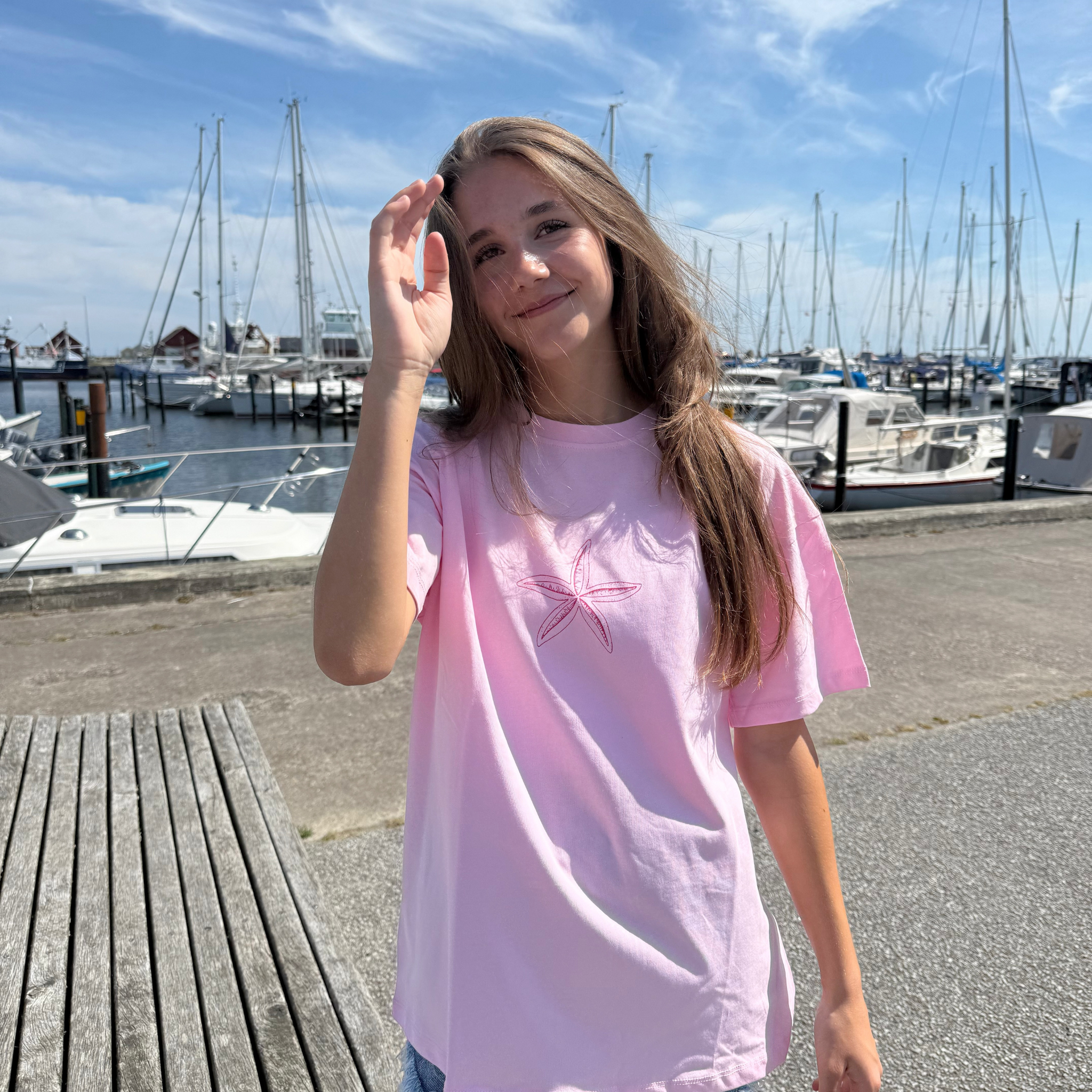 Skøn oversized t-shirt i 100% bomuld med strand vibes print.