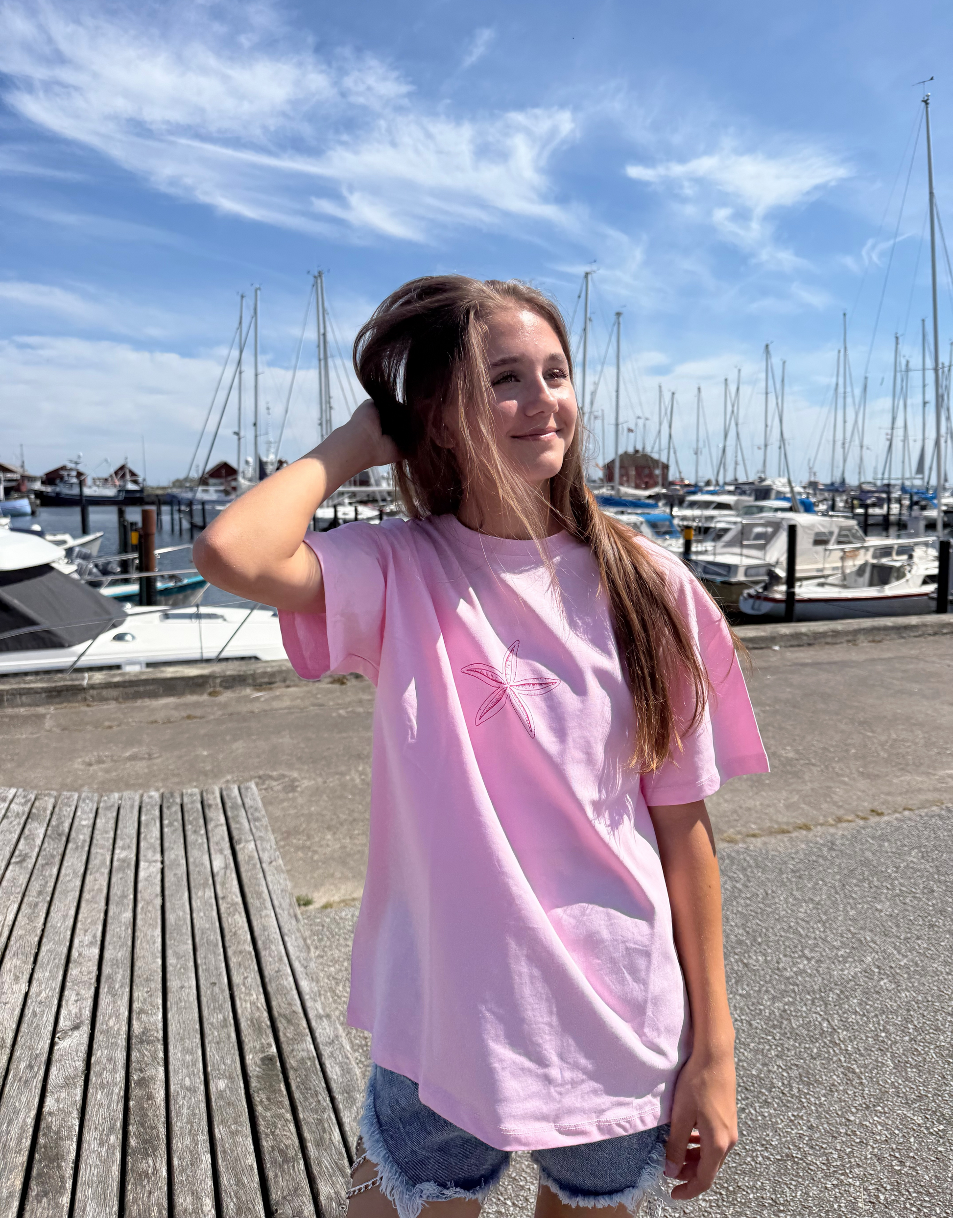 Skøn oversized t-shirt i 100% bomuld med strand vibes print.