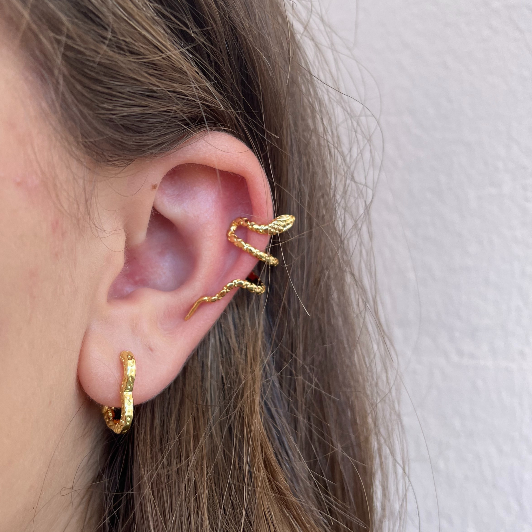 Denne earcuff er til dig, der virkelig elsker, at spice dit look up med smykker.