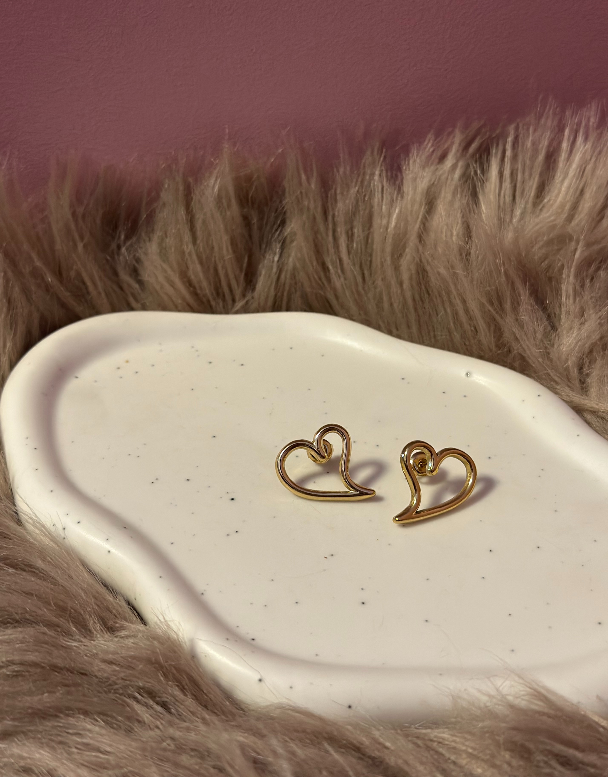 Elegante ørestikkere i hjerte motiv