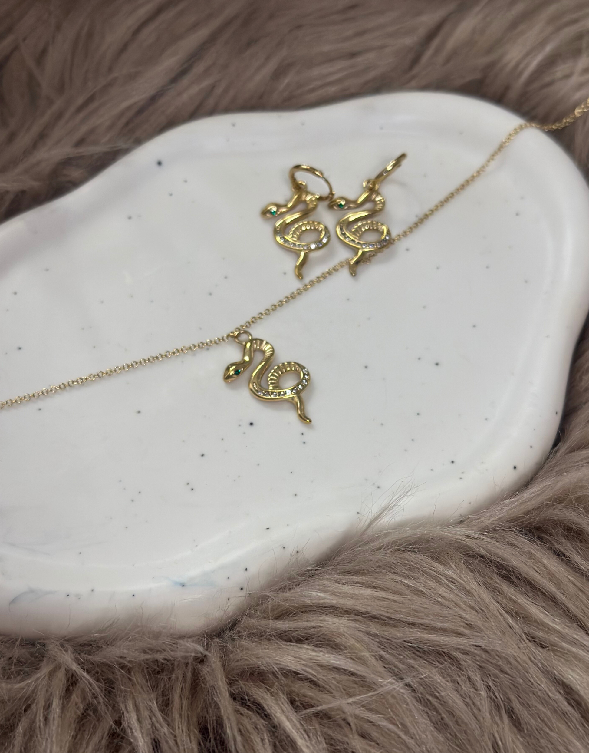 Smuk halskæde med slange.