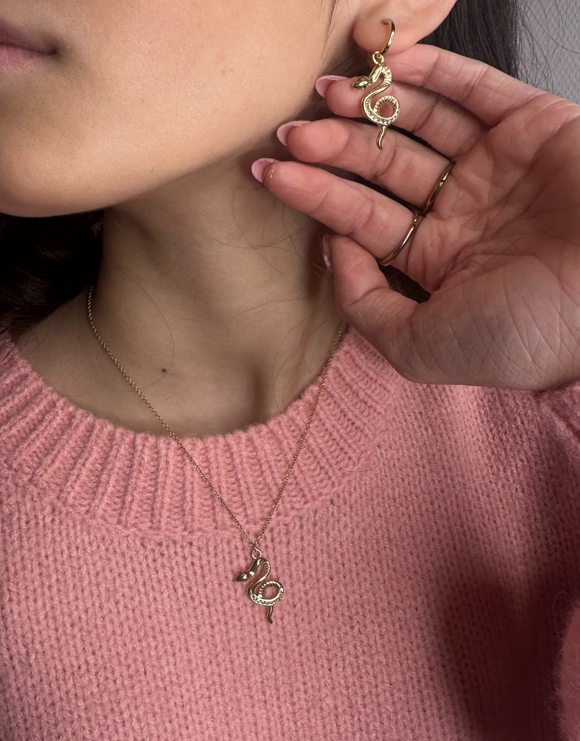 Smuk halskæde med slange.