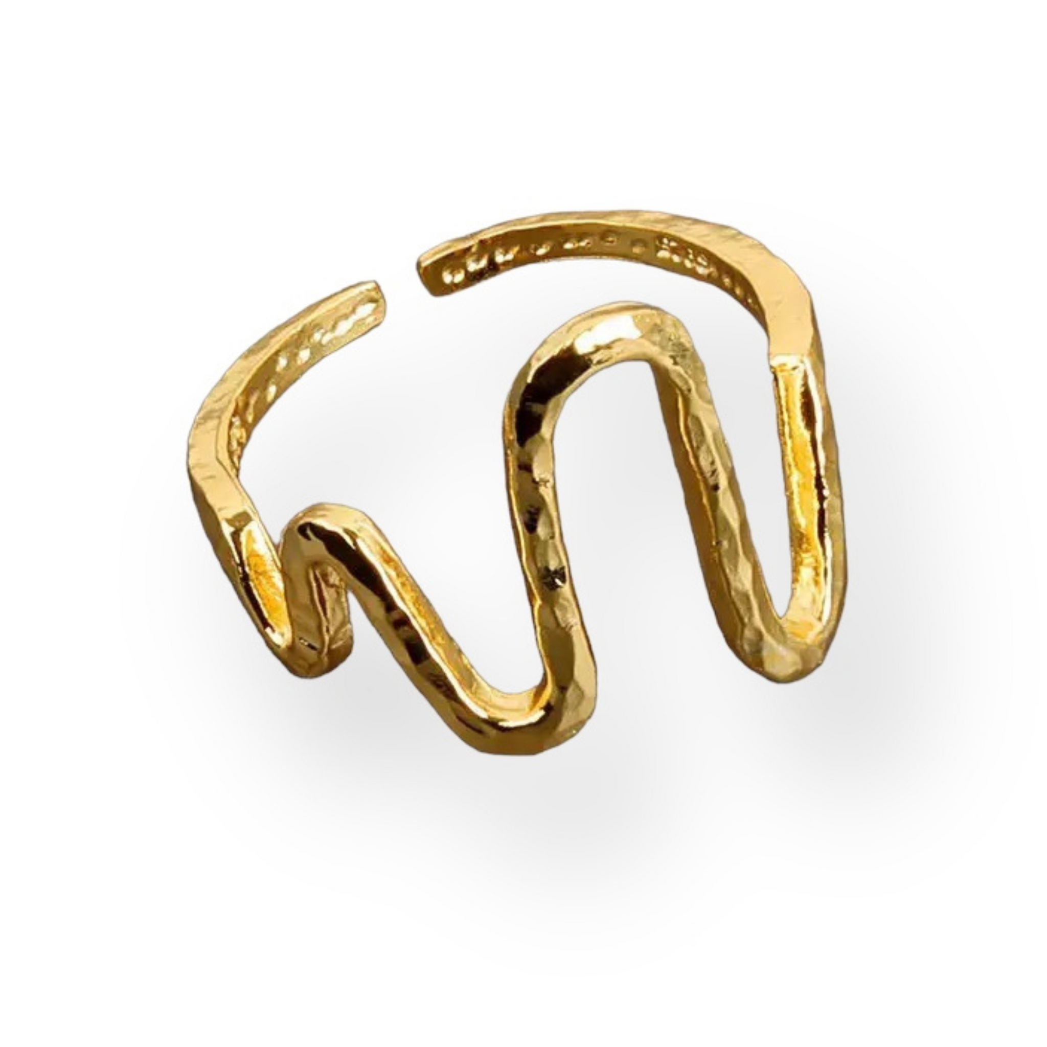 Delphine ring i guld.  Denne smukke ring, er til dig som elsker guld smykker, og at spice dine smykker op med detaljer. Den kan også sammensættes med mange af vores andre ringe, for et mere unikt look.  Materiale: 60% Rustfri stål, 40% S925 sterling sølv, guldbelagt Størrelse: Justerbar