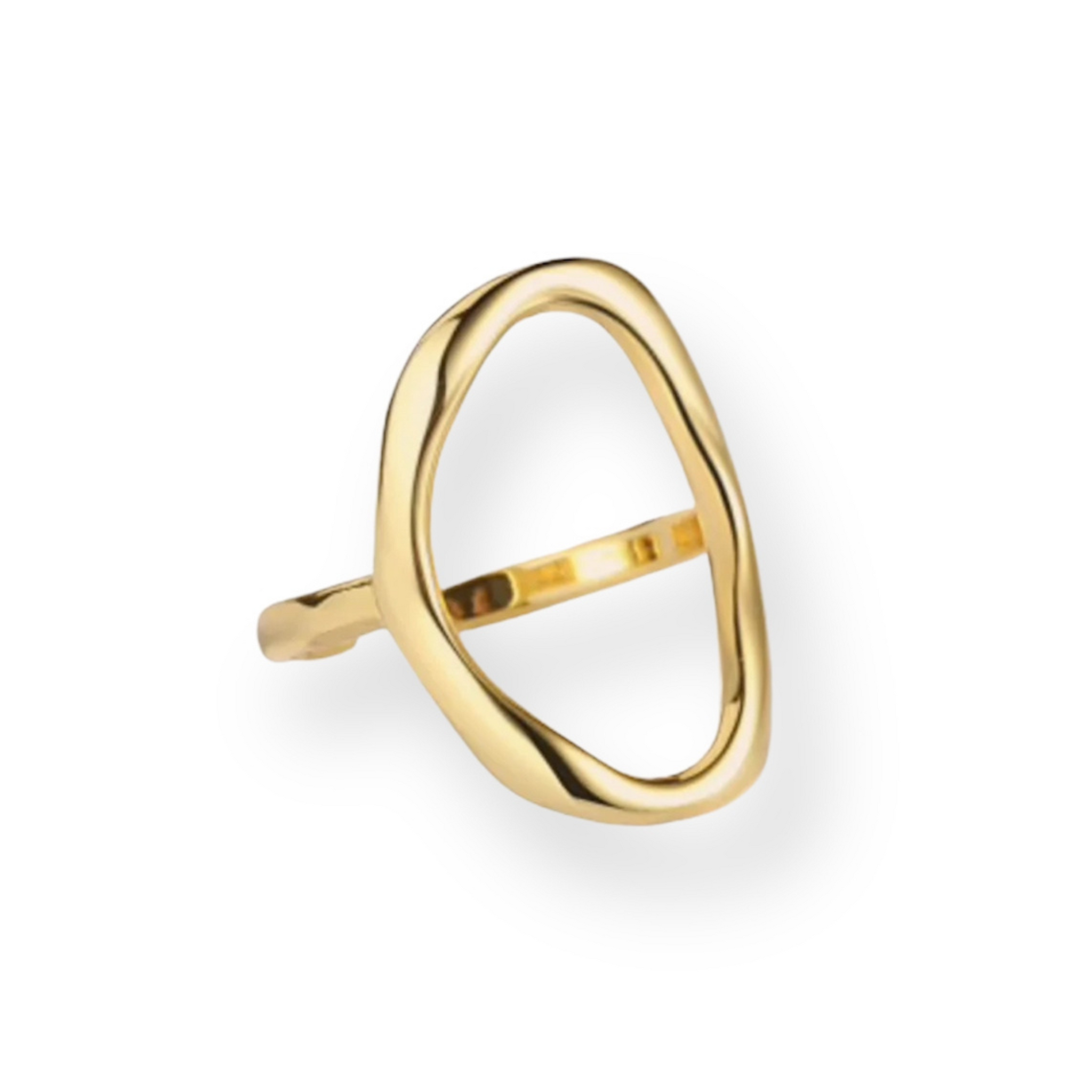  Ashley ring i sølv.  Denne smukke ring, er til dig som elsker sølv smykker, og at spice dine smykker op med detaljer. Den kan sammensættes med mange af vores andre ringe, for et unikt look.  Materiale: 50% Rustfri stål, 50% S925 sterling sølv Størrelse: Justerbar