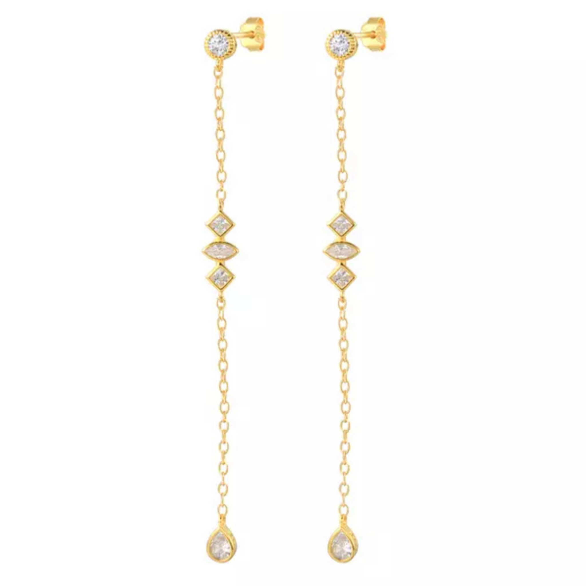 Juliet drop øreringe i guld med smukke zircon sten.  Elegante og unikke øreringe.  Disse øreringe er til dig, der elsker, at spice dit look up med unikke smykker.   Materiale: S925 sterling sølv, forgyldt med 14 karat. Zircon sten. 100% nikkelfri.