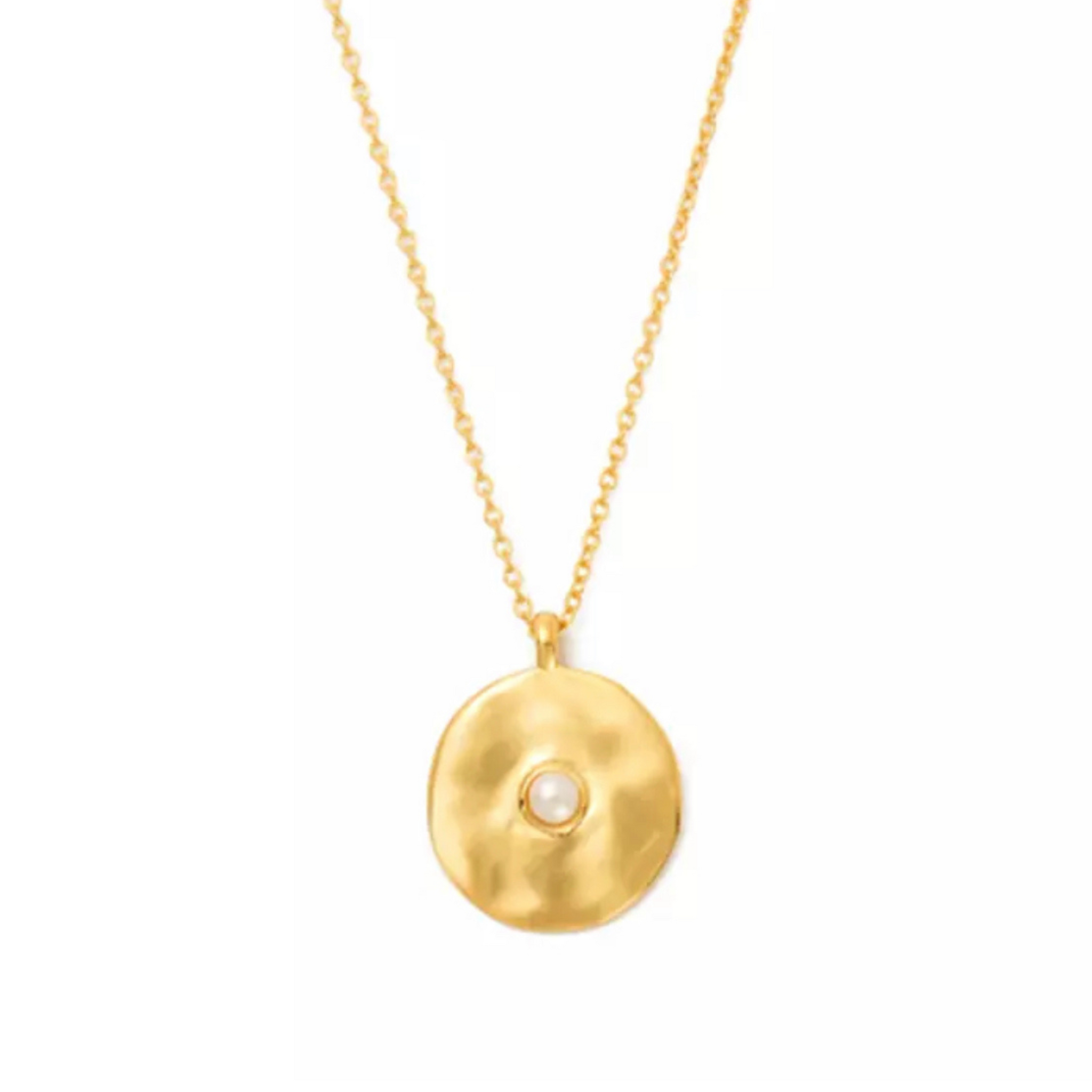 Grace halskæde i et rundt look med ferskvandsperle i midten.  Halskæden er i S925 sterling sølv og guldbelagt med 14 karat.   Materiale: S925 sterling sølv, guldbelagt med 14 karat. 100% nikkelfri. Størrelse: 40 cm + forlængelse